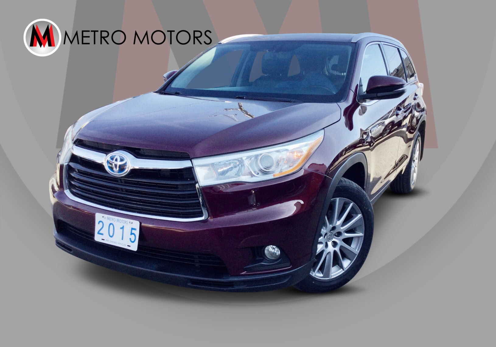 Reliable 2015 Toyota Highlander XLE hybrid with 8 seats, roof, leather interior, Apple CarPlay, and.