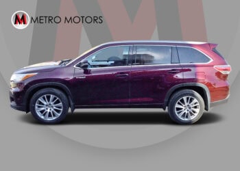 Reliable 2015 Toyota Highlander XLE hybrid with 8 seats, roof, leather interior, Apple CarPlay, and.