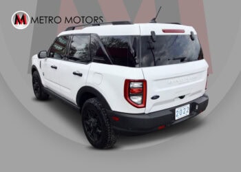 SUV with sunroof, 4x4, heated seats, large infotainment screen.