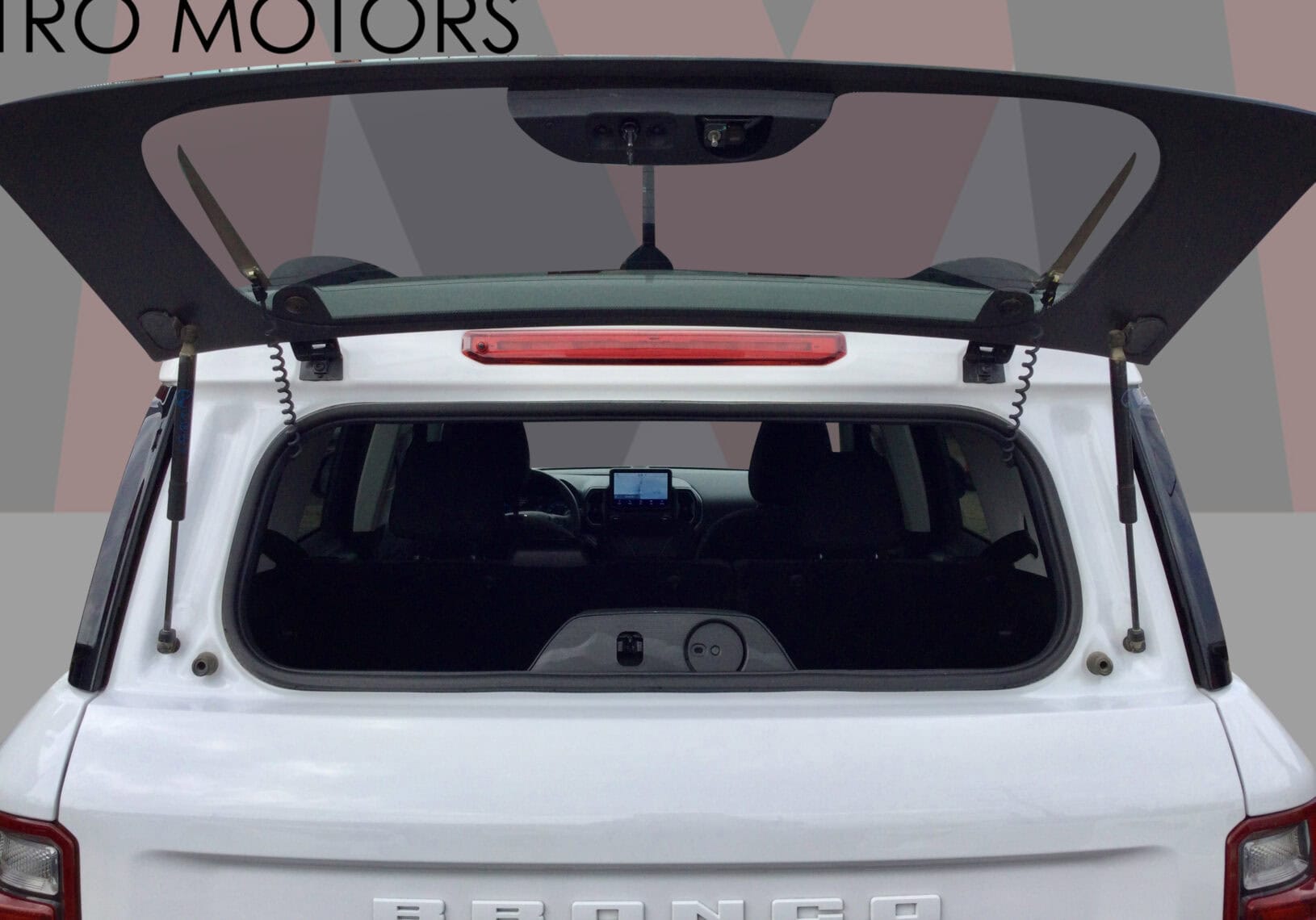 SUV with sunroof, 4x4, heated seats, large infotainment screen.